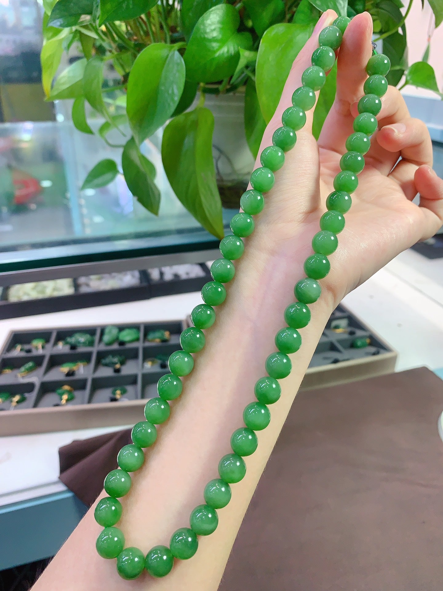 A1275 Superb Chinese Green Hetian Jade Beads Necklace