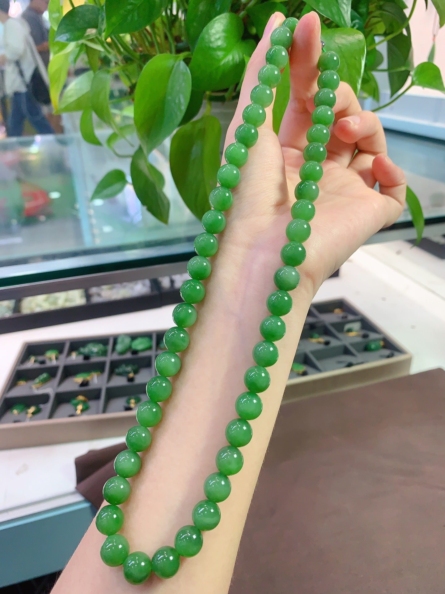 A1275 Superb Chinese Green Hetian Jade Beads Necklace