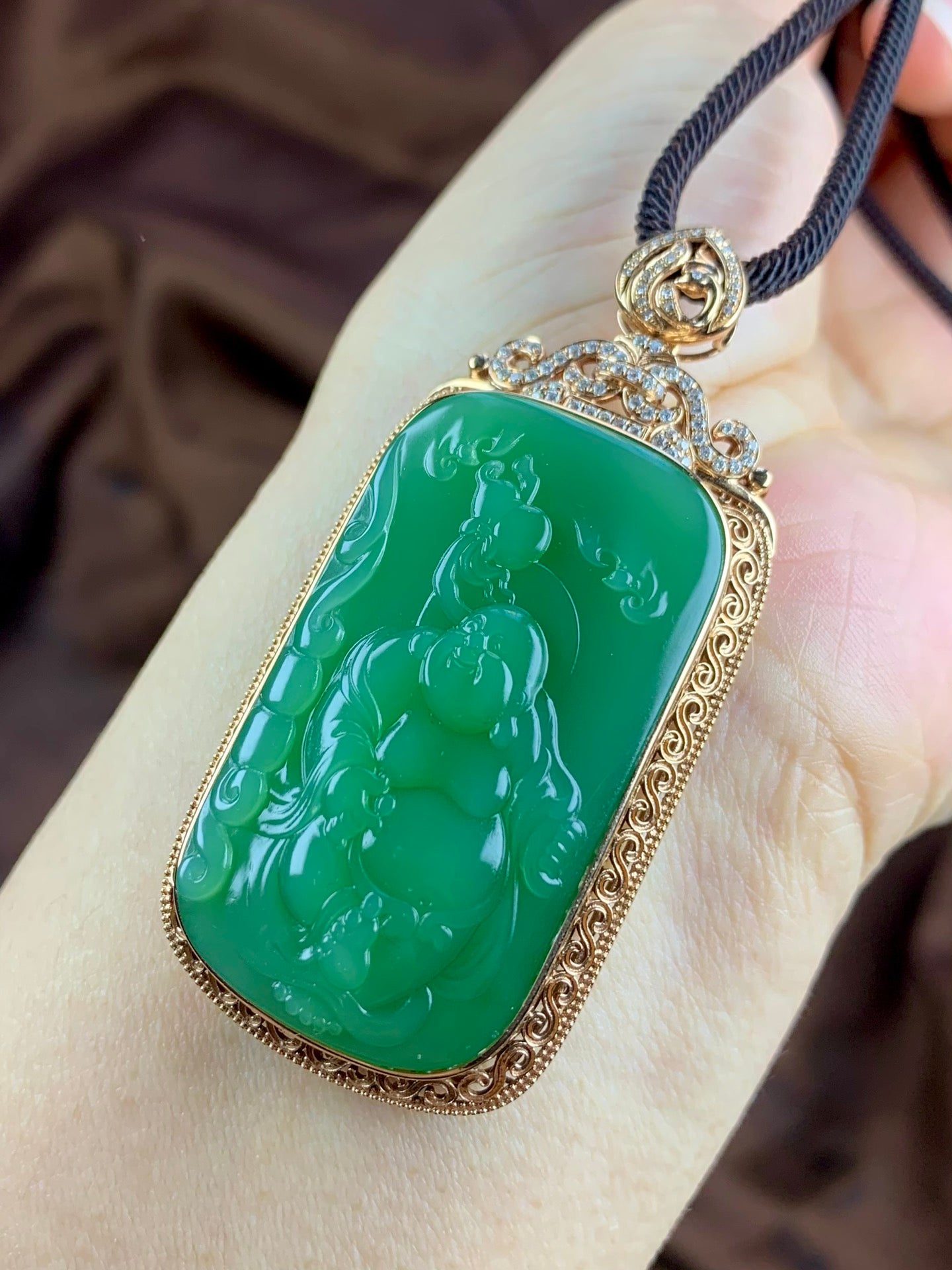 A1294 High Quality Chinese 18K Gold Inlay Green Hetian Jade Carved Laughing Buddha Pendant