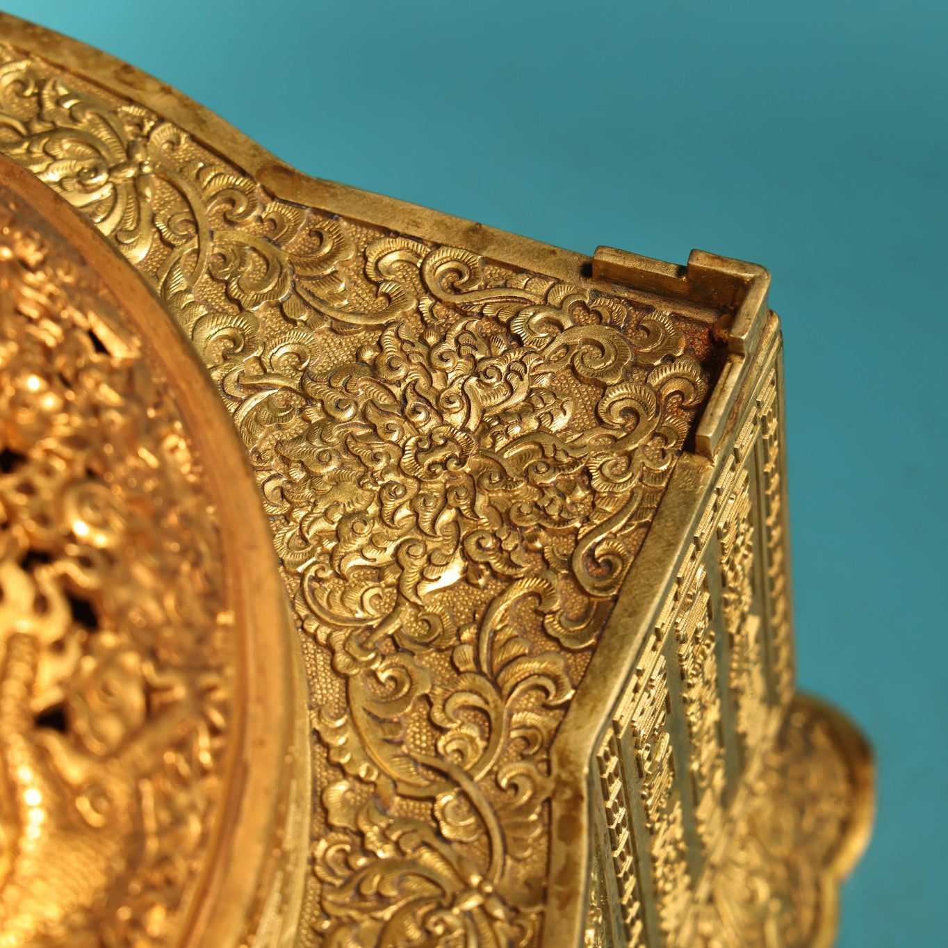 A1404 Vintage Chinese Gilt Gold Copper High Relief Fortune Dragon Incense Burner