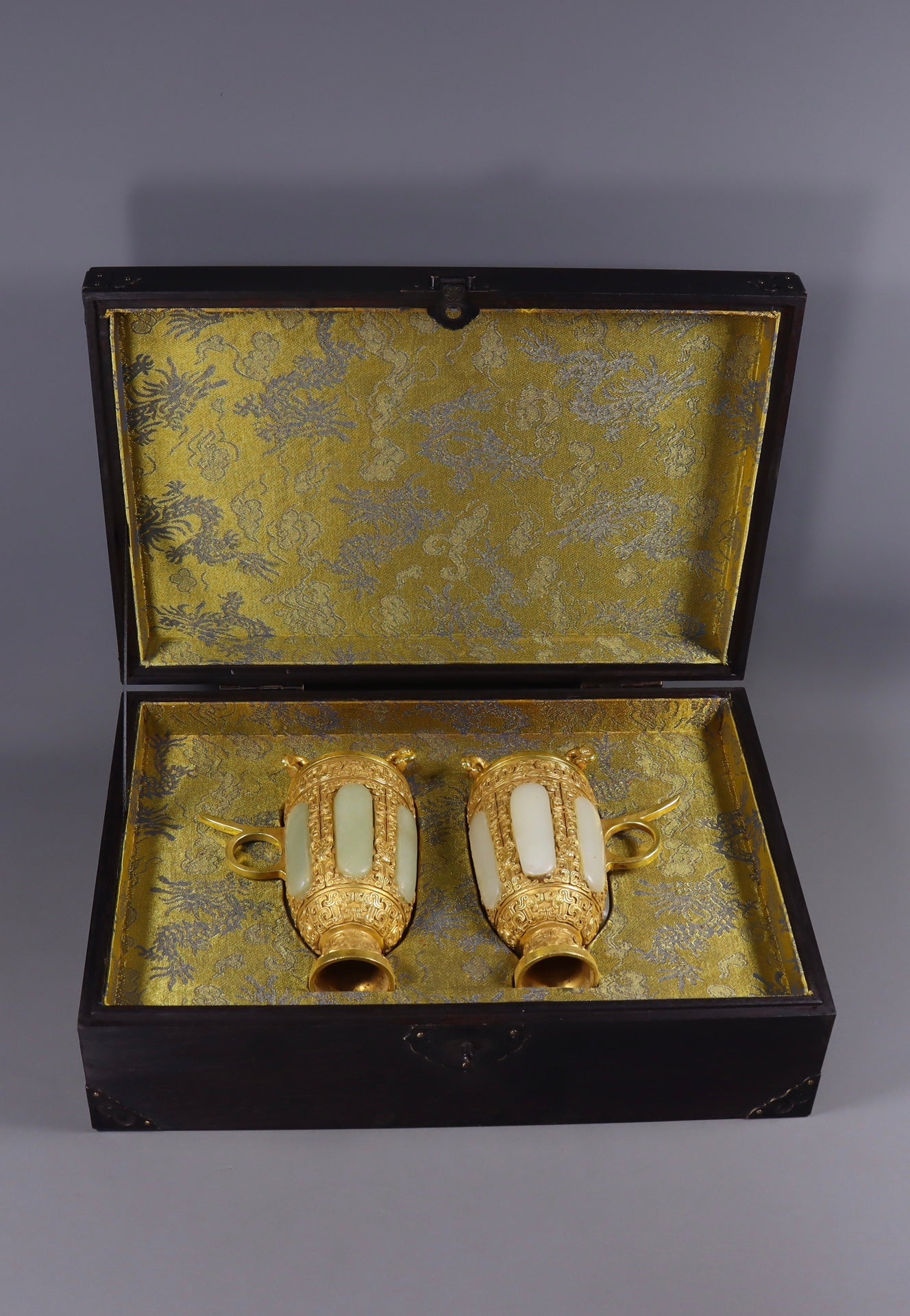 A1520 A Pair Vintage Chinese Gilt Gold Inlay Hetian Jade Cups
