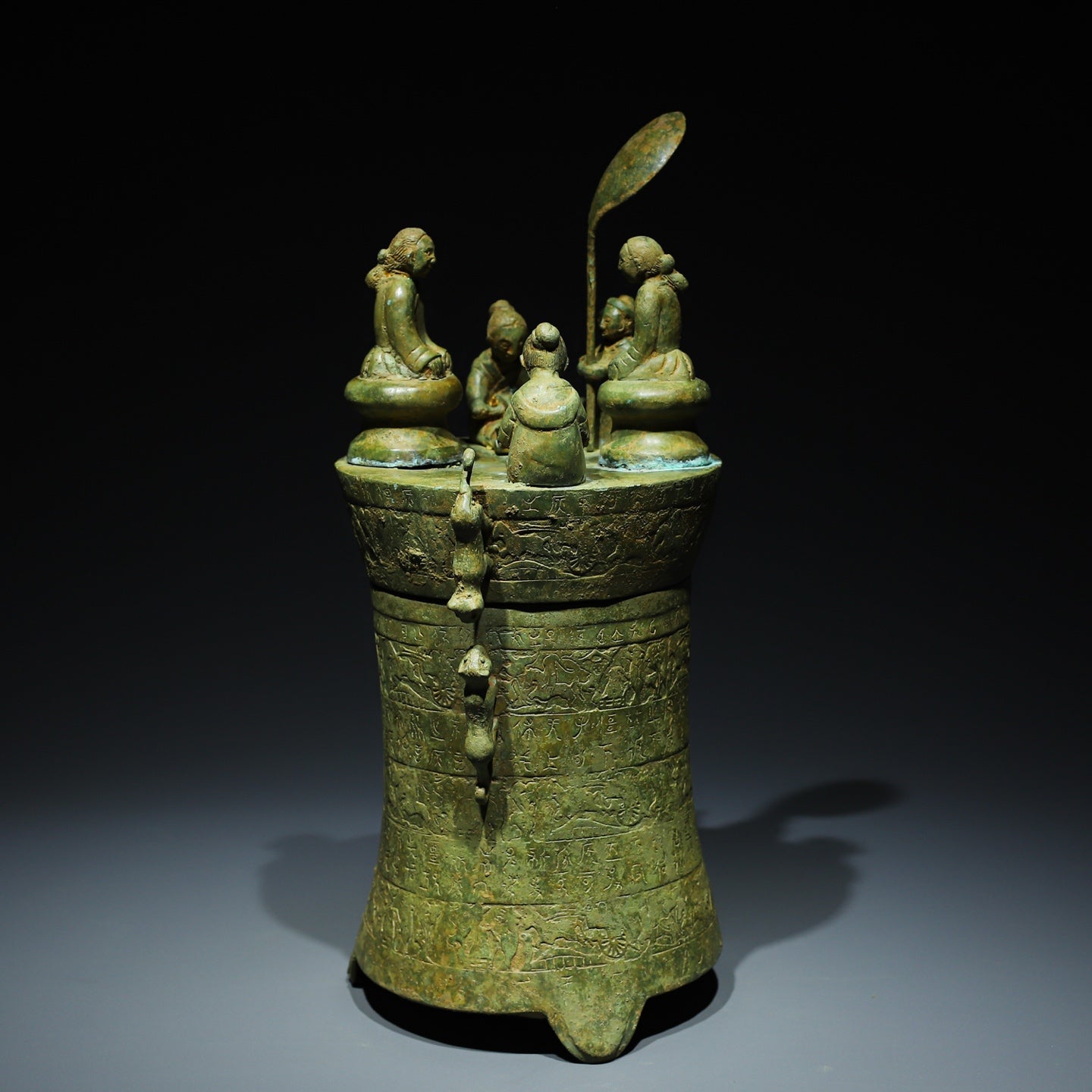 A1526 Vintage Chinese Bronze Figure Storage Pot