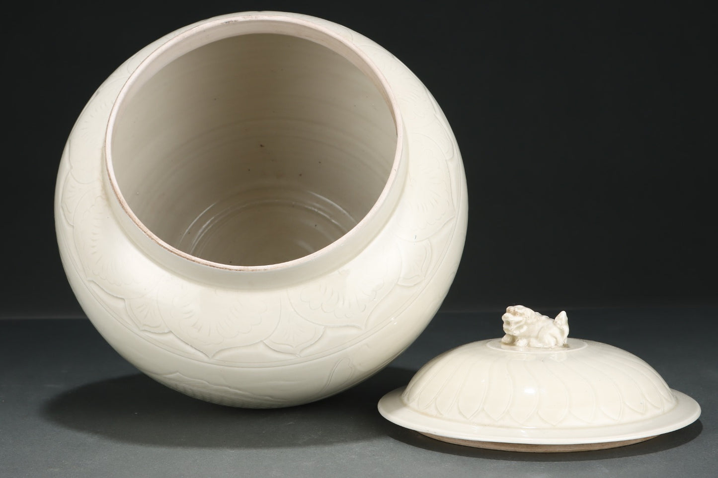 A1570 Chinese Ding Kiln White Glaze Porcelain Pot
