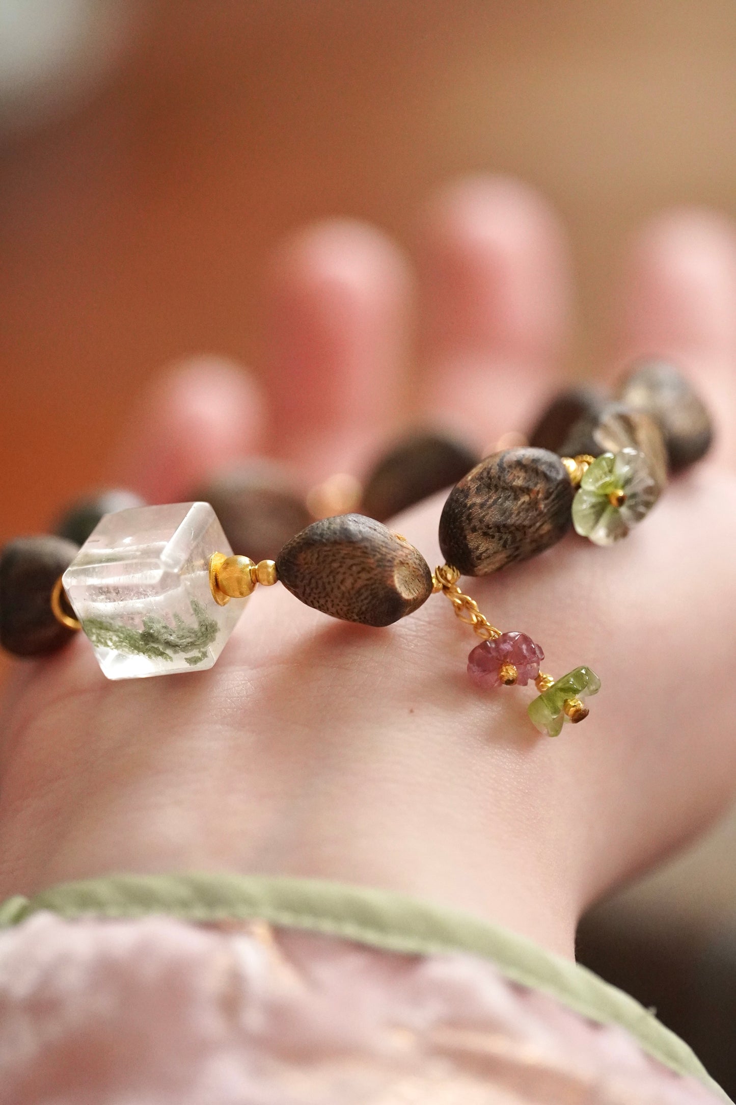 A1737 Vintage Chinese Chenxiang Wood & Crystal Beads Bracelet