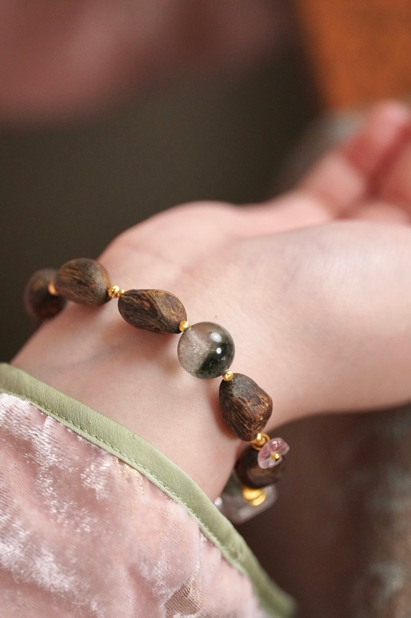 A1737 Vintage Chinese Chenxiang Wood & Crystal Beads Bracelet
