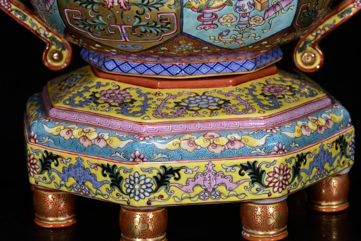 A1824 Chinese Qing Dynasty Gilt Gold Famille Rose Enamel Flowers Design Porcelain Incense Burner