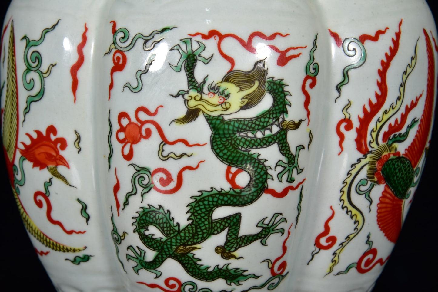 A1835 Chinese Wucai Dragon Phoenix Design Porcelain Vase