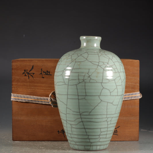 A1841 Chinese Guan Kiln Porcelain Vase