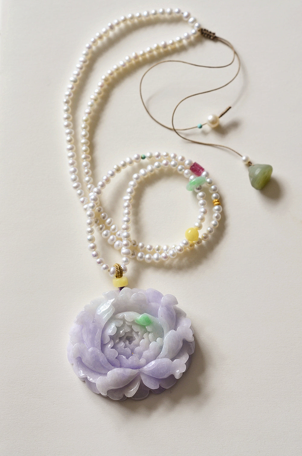 A1866 Exquisite Purple Jadeite Carved Peony Pendant w Pearl & Beeswax Beads Necklace