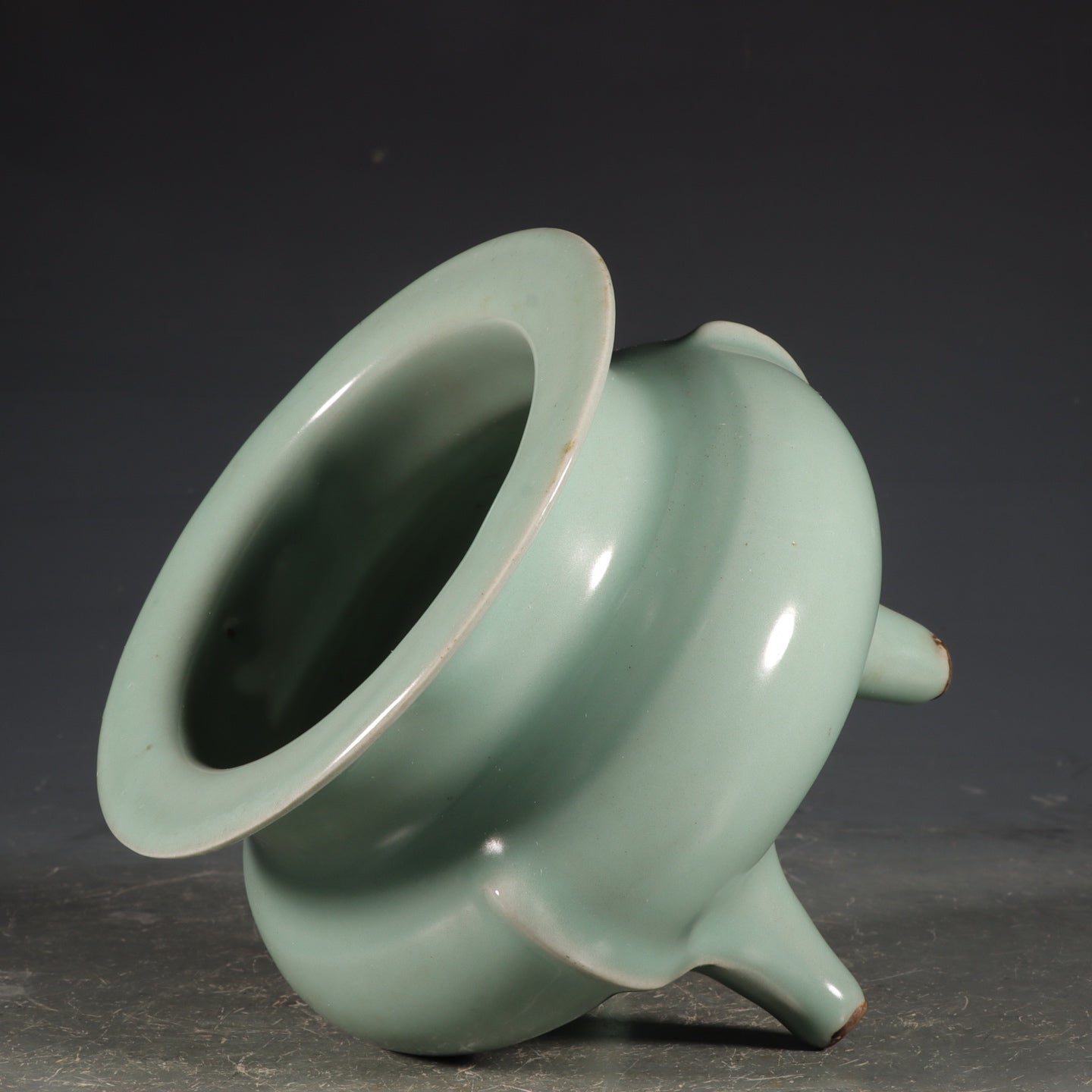 A1879 Chinese Guan Kiln 3 Leg Porcleain Incense Burner