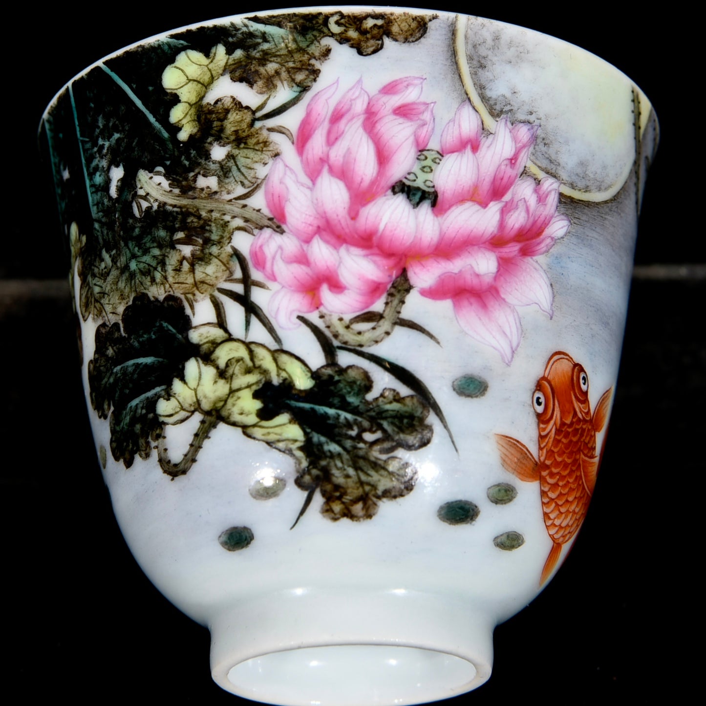 A1889 Chinese Qing Dynasty Gilt Gold Famille Rose Enamel Lotus Leaf & Lotus Flower Design Porcelain Cup w Saucer
