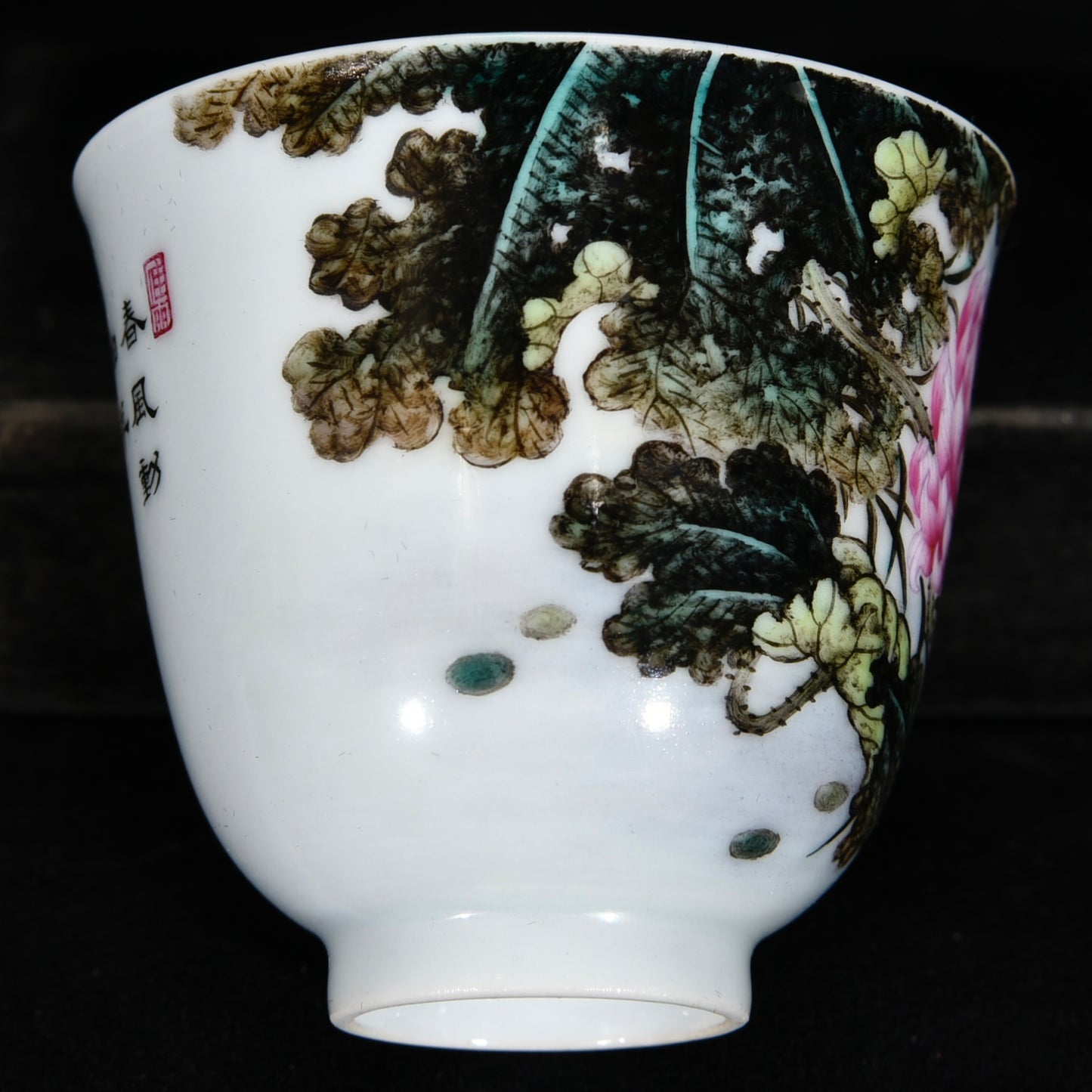 A1889 Chinese Qing Dynasty Gilt Gold Famille Rose Enamel Lotus Leaf & Lotus Flower Design Porcelain Cup w Saucer