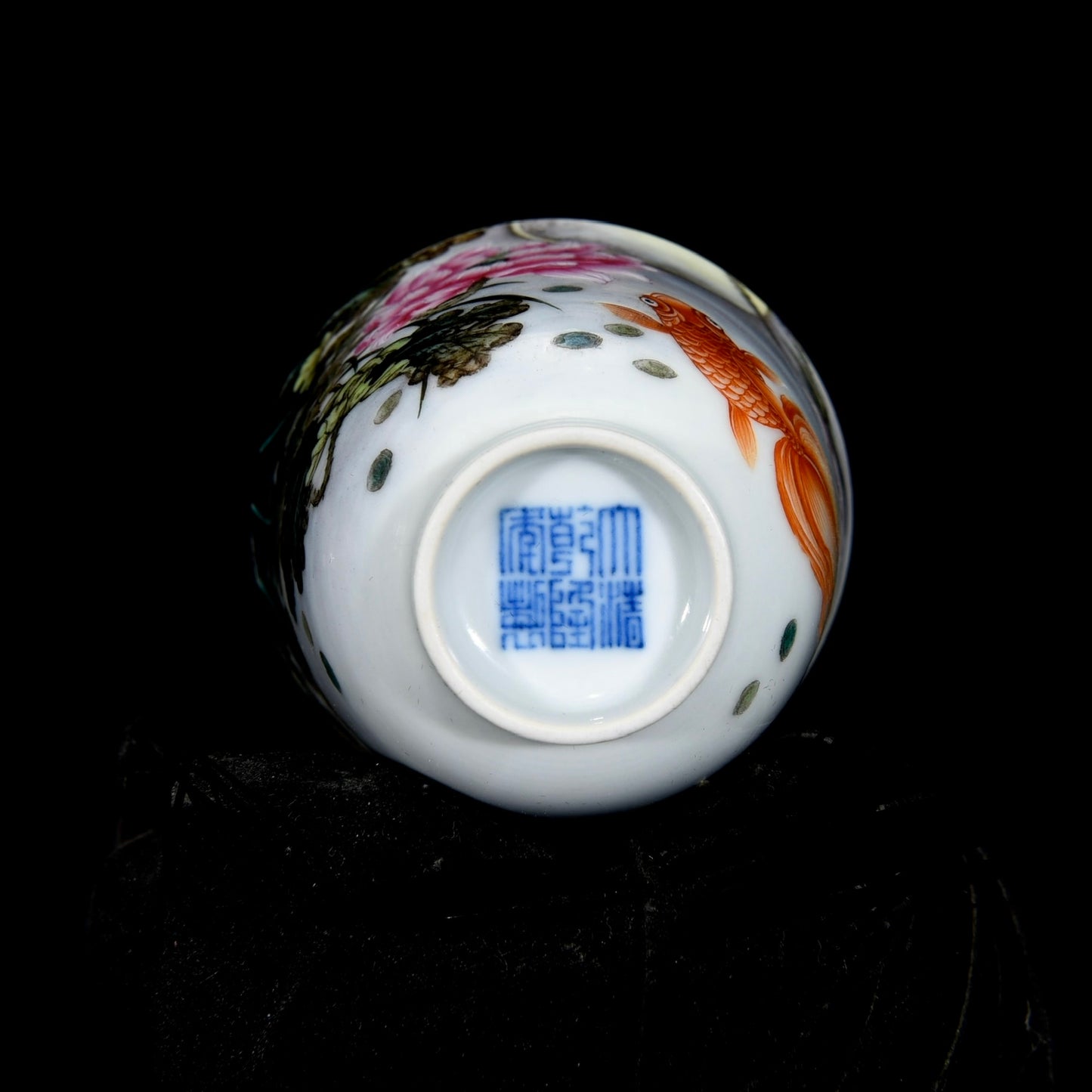 A1889 Chinese Qing Dynasty Gilt Gold Famille Rose Enamel Lotus Leaf & Lotus Flower Design Porcelain Cup w Saucer