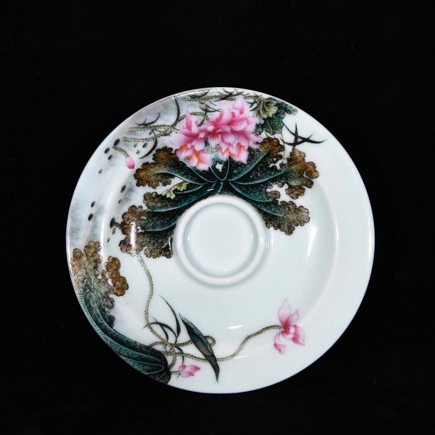A1889 Chinese Qing Dynasty Gilt Gold Famille Rose Enamel Lotus Leaf & Lotus Flower Design Porcelain Cup w Saucer