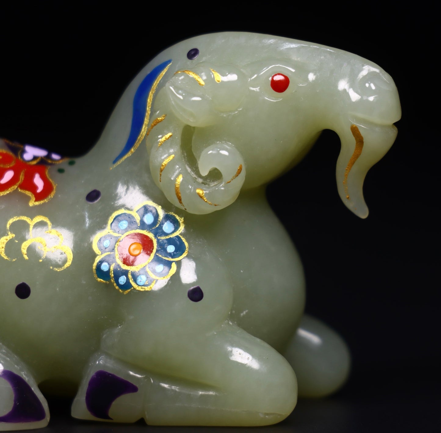 A1899 Chinese Gilt Gold Colored Drawing Hetian Jade Carved Fortune Sheep Statue