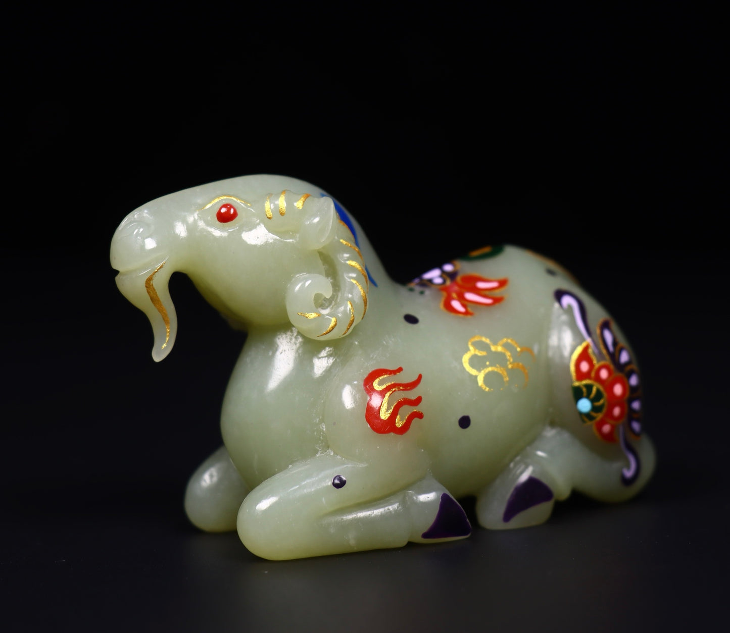 A1899 Chinese Gilt Gold Colored Drawing Hetian Jade Carved Fortune Sheep Statue