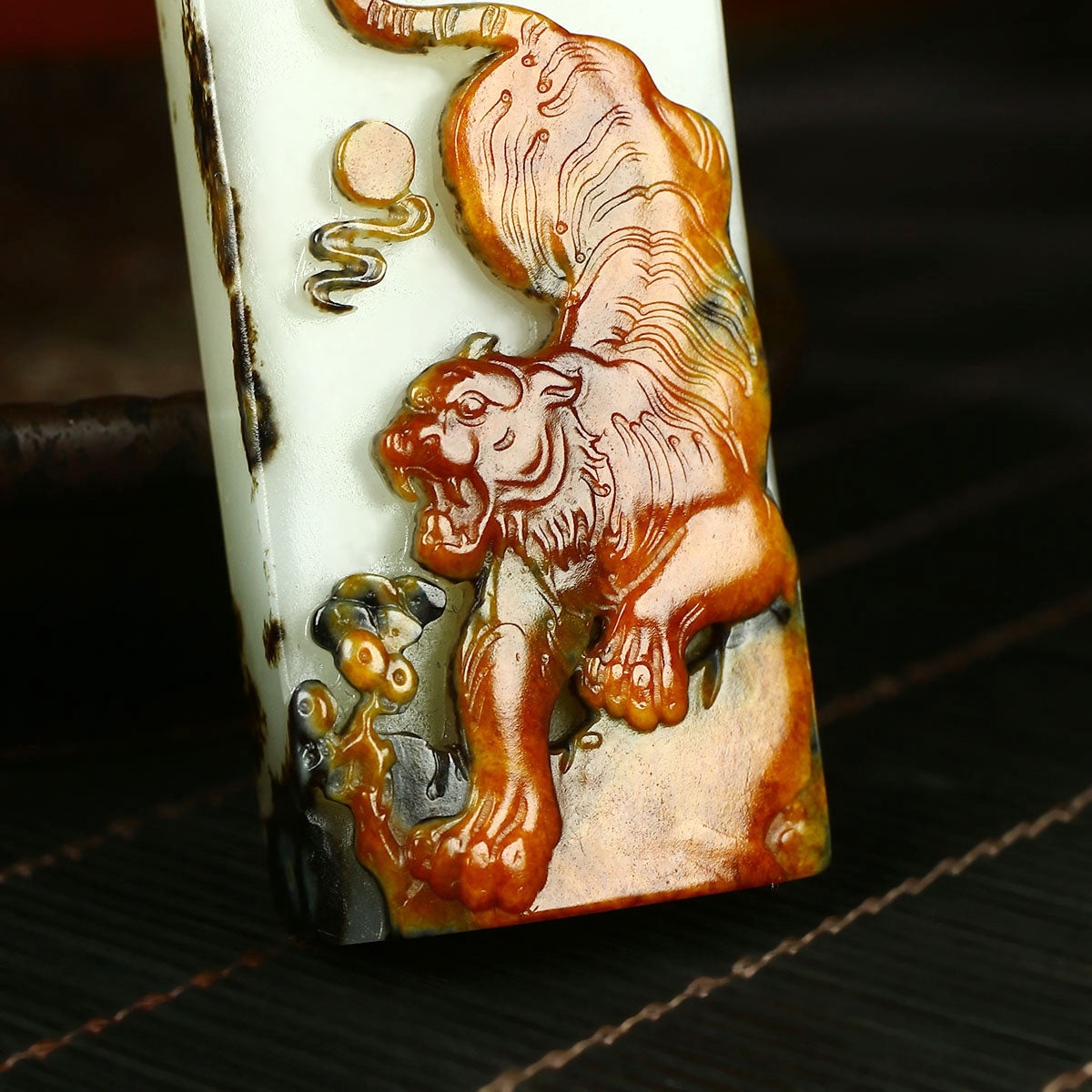 A1903 Superb Chinese Hetian Jade Hand Carved Tiger Pendant