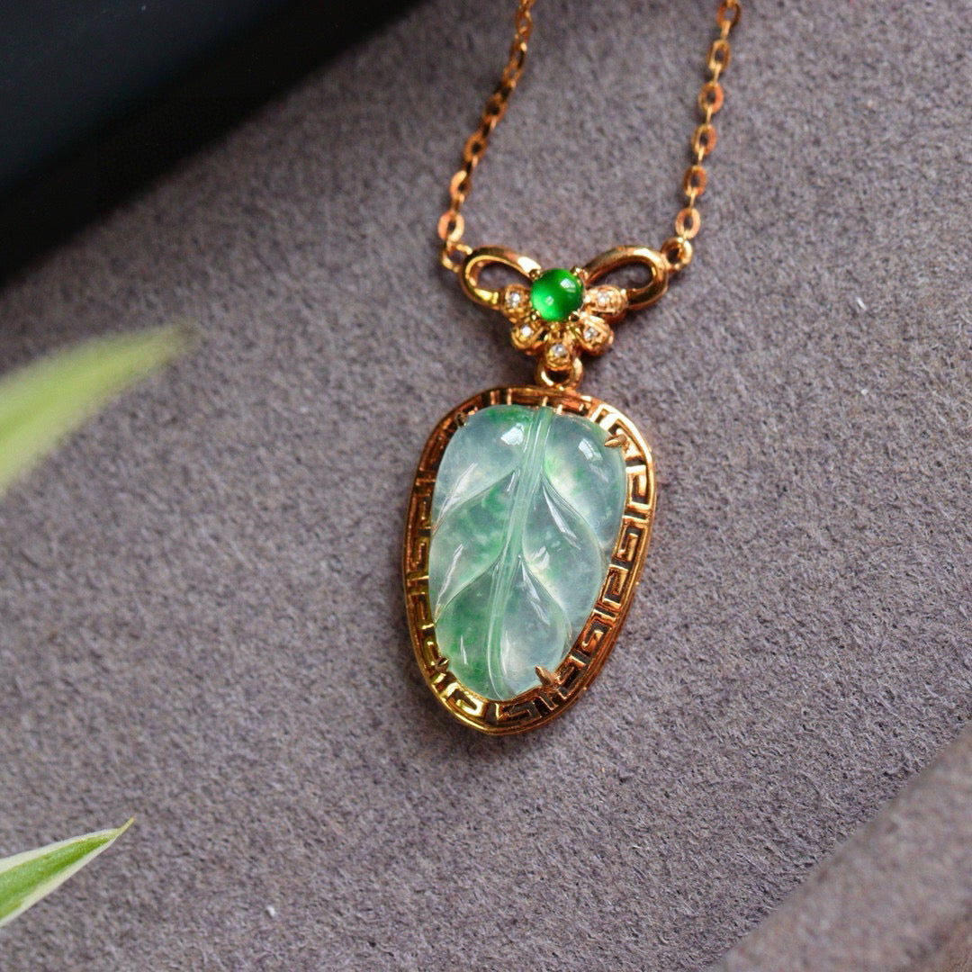 A1921 Exquisite 18K Gold Inlay Jadeite Carved Leaf Pendant w Necklace