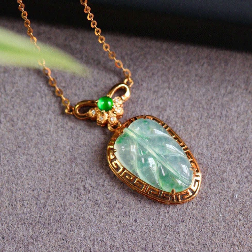 A1921 Exquisite 18K Gold Inlay Jadeite Carved Leaf Pendant w Necklace