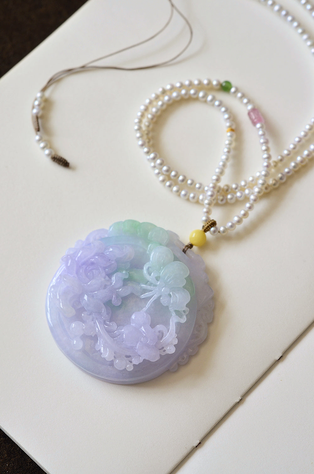A1939 Exquisite Purple Jadeite Carved Butterfly & Flowers Pendant w Hand Woven Pearl Beads Necklace
