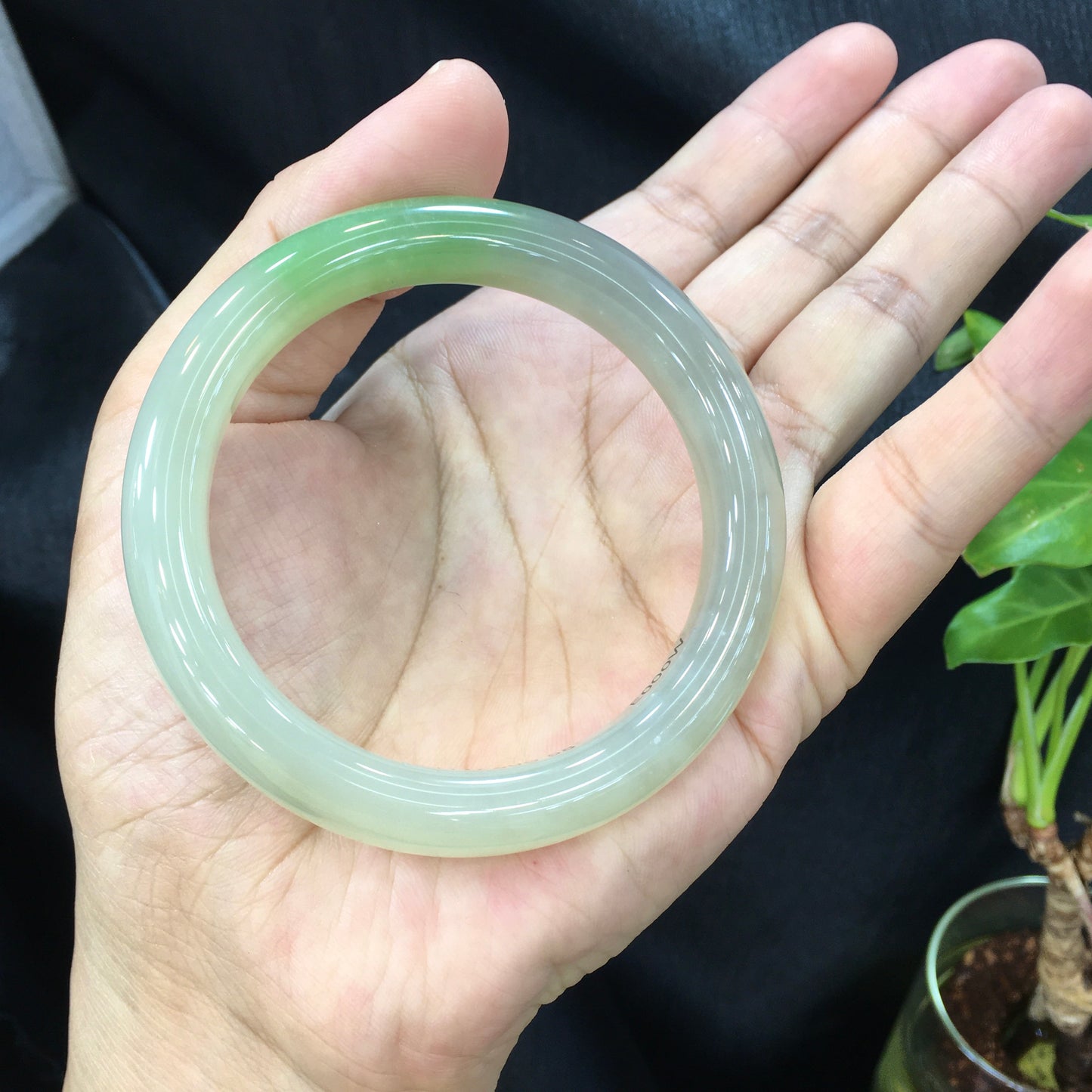 A1981 Inside Diameter 58 MM Exquisite Chinese Cuiqing Hetian Jade Bracelet