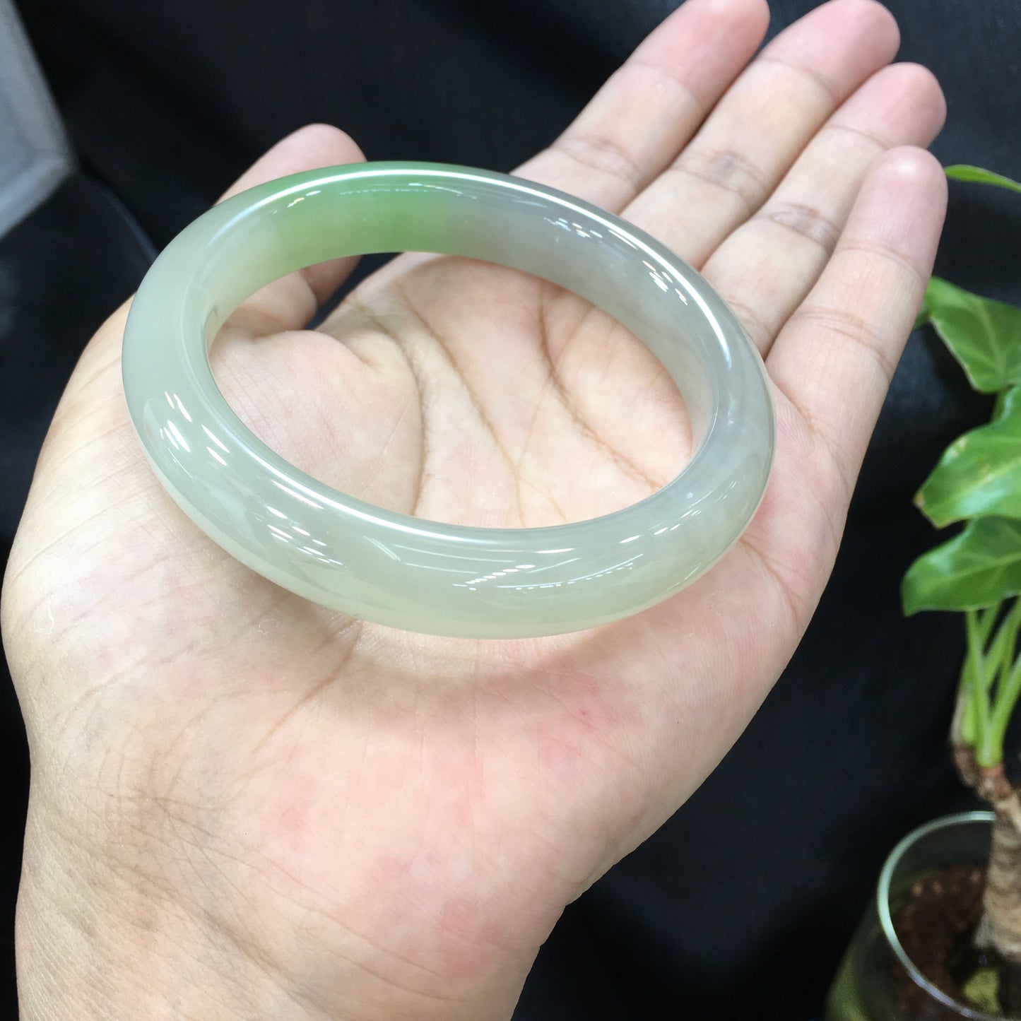 A1981 Inside Diameter 58 MM Exquisite Chinese Cuiqing Hetian Jade Bracelet