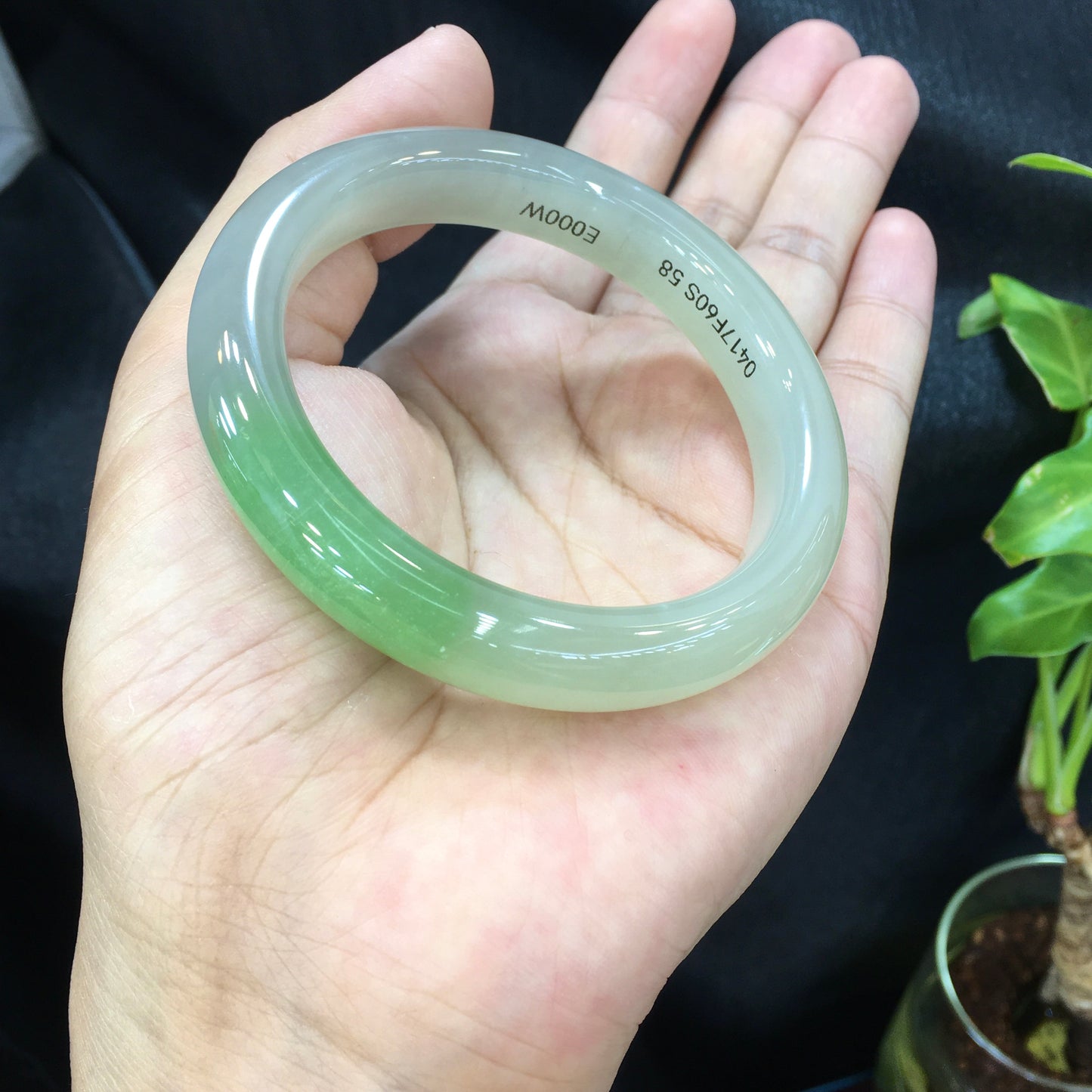 A1981 Inside Diameter 58 MM Exquisite Chinese Cuiqing Hetian Jade Bracelet