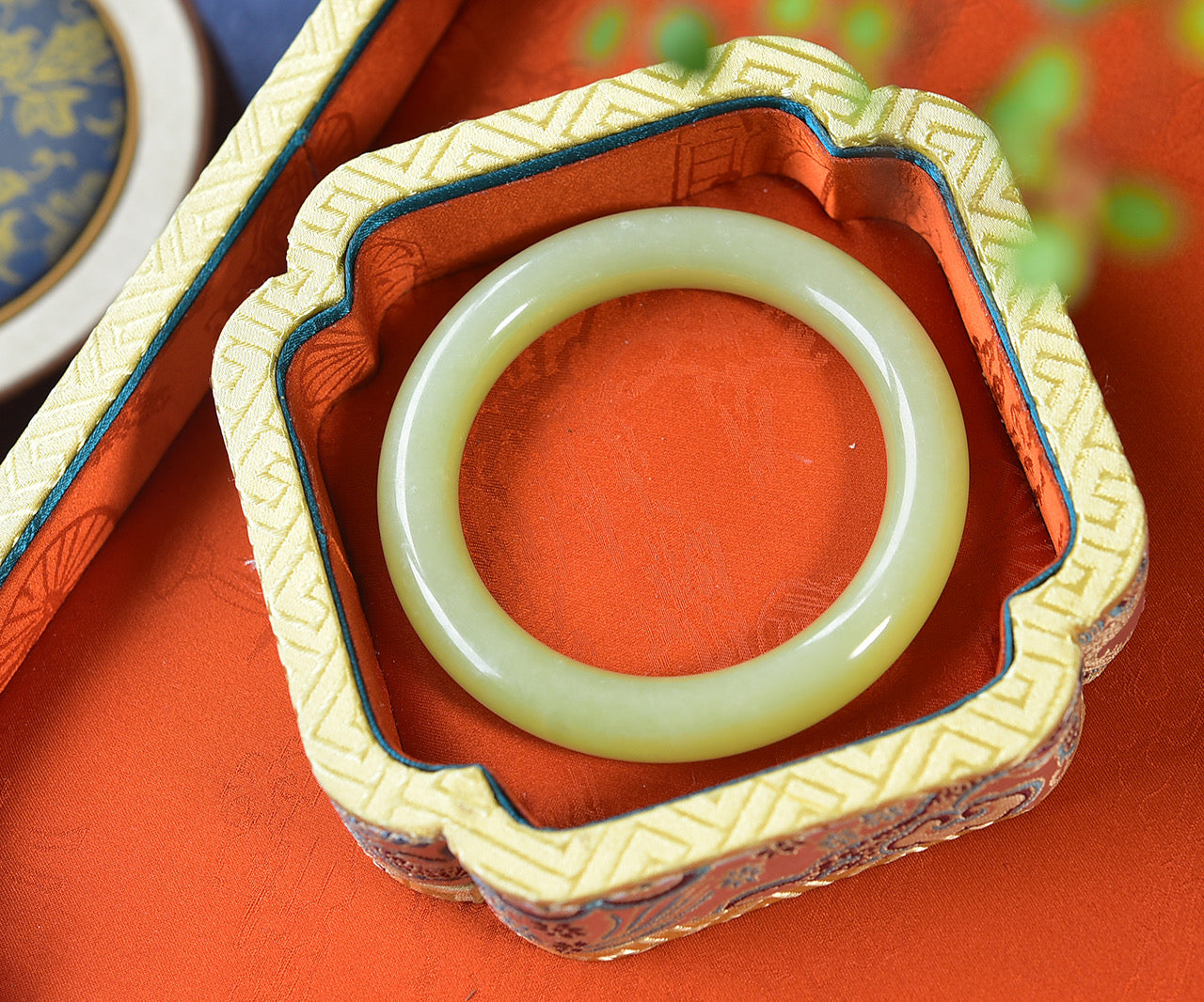 A1986 Inside Diameter 60 MM Superb Chinese Light Yellow Hetian Jade Bracelet
