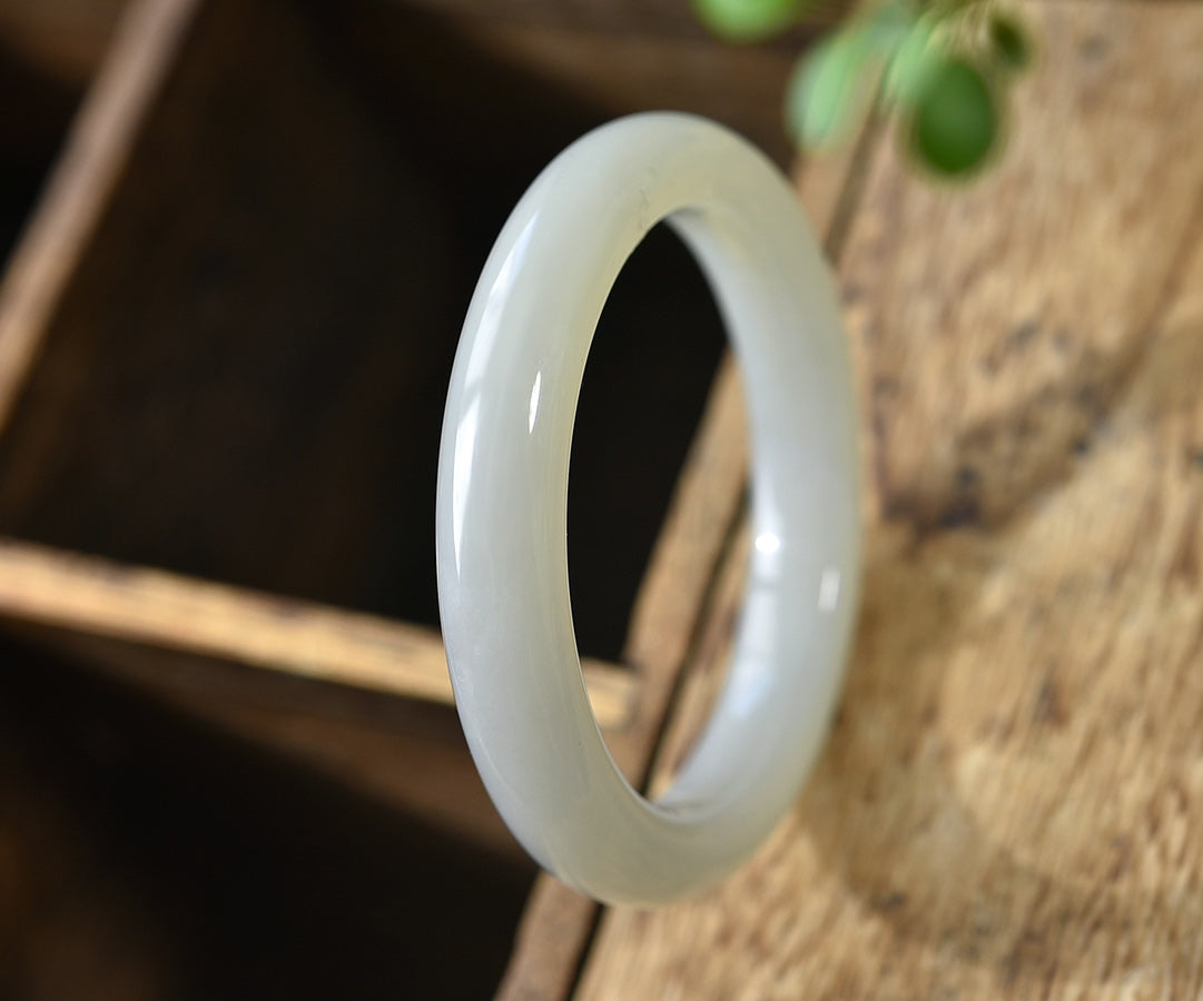 A1988 Inside Diameter 56.8 MM Superb Chinese Hetian Jade Bracelet