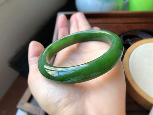 A1996 Inside Diameter 59 MM Exquisite Chinese Green Hetian Jade Bracelet