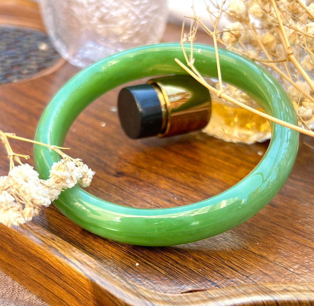 A1999 Inside Diameter 60.5 MM Exquisite Chinese Green Hetian Jade Bracelet