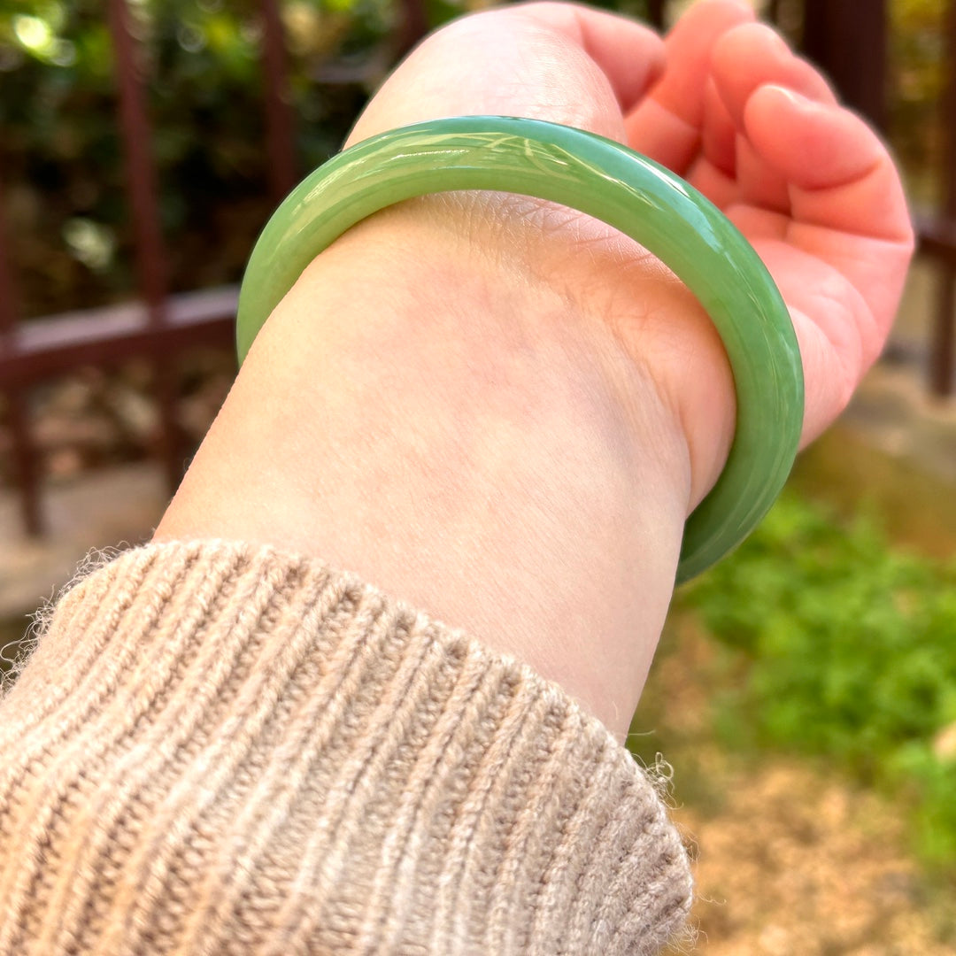 A1999 Inside Diameter 60.5 MM Exquisite Chinese Green Hetian Jade Bracelet