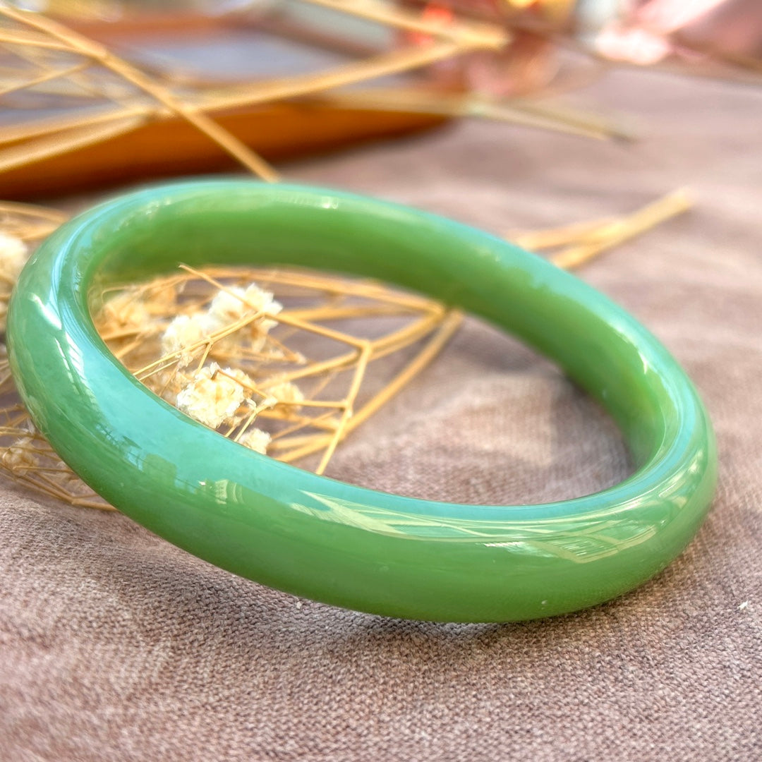 A1999 Inside Diameter 60.5 MM Exquisite Chinese Green Hetian Jade Bracelet
