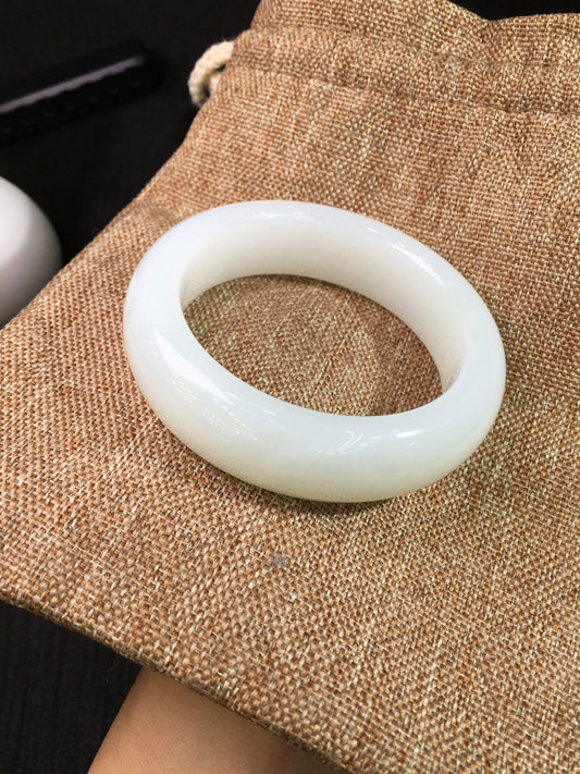 A2004 Inside Diameter 56.5 MM Exquisite Chinese White Hetian Jade Bracelet