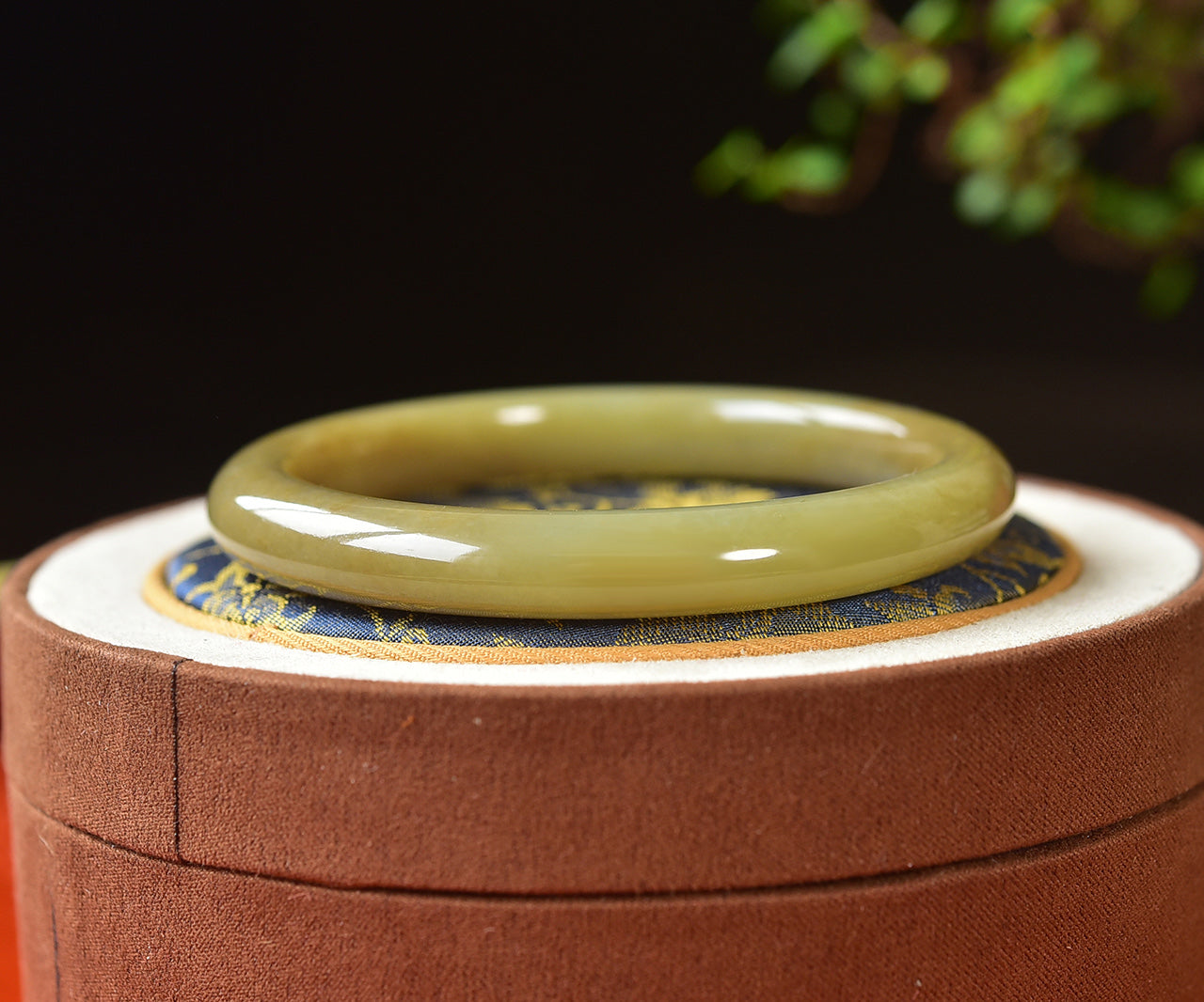 A2007 Inside Diameter 60.5 MM Chinese Sugar Hetian Jade Bracelet
