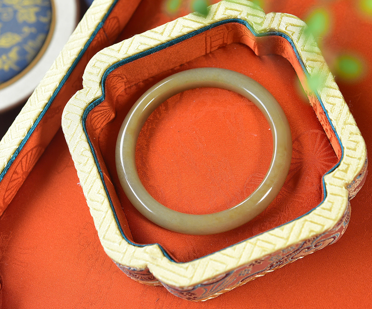 A2007 Inside Diameter 60.5 MM Chinese Sugar Hetian Jade Bracelet
