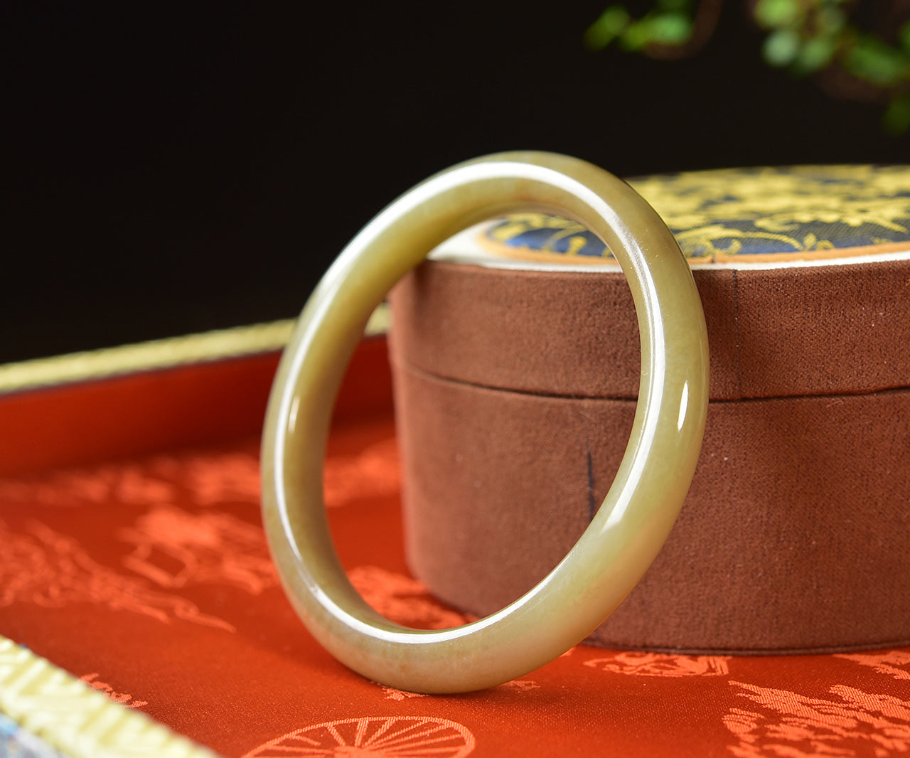 A2007 Inside Diameter 60.5 MM Chinese Sugar Hetian Jade Bracelet