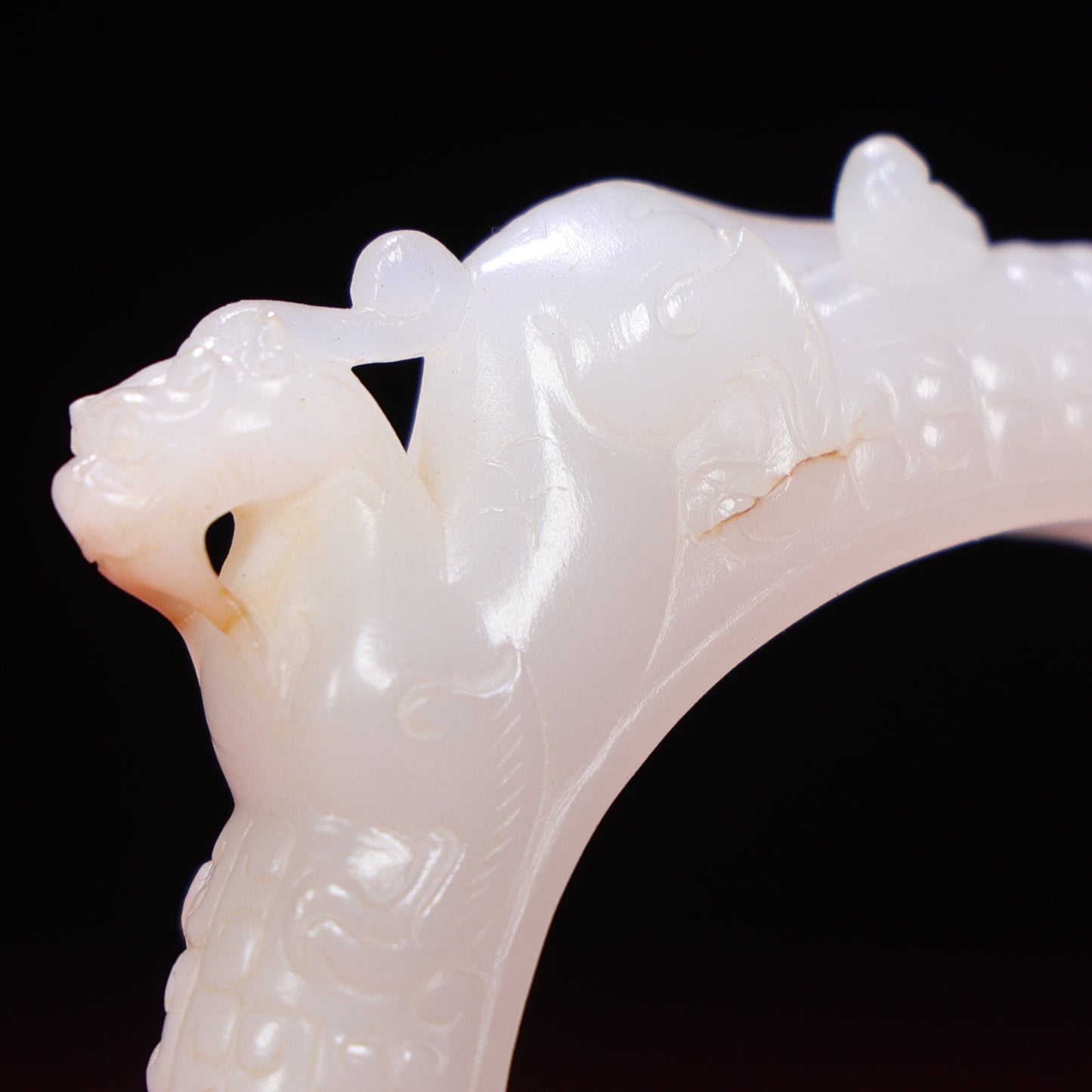 A2016 Superb Chinese Hetian Jade High Relief Fortune Beast Bracelet