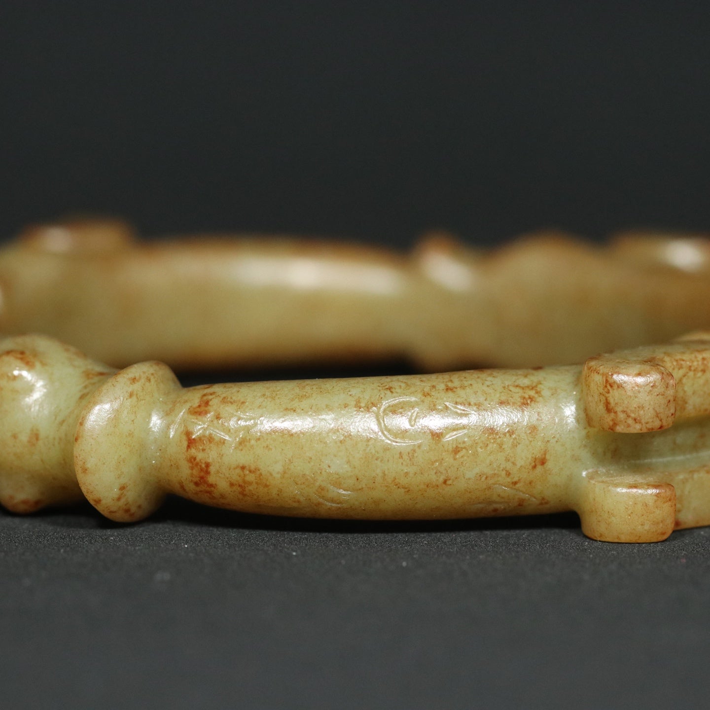 A2017 Inside Diameter 78 MM Vintage Chinese Hetian Jade Carved Dragon Head Arm Bracelet