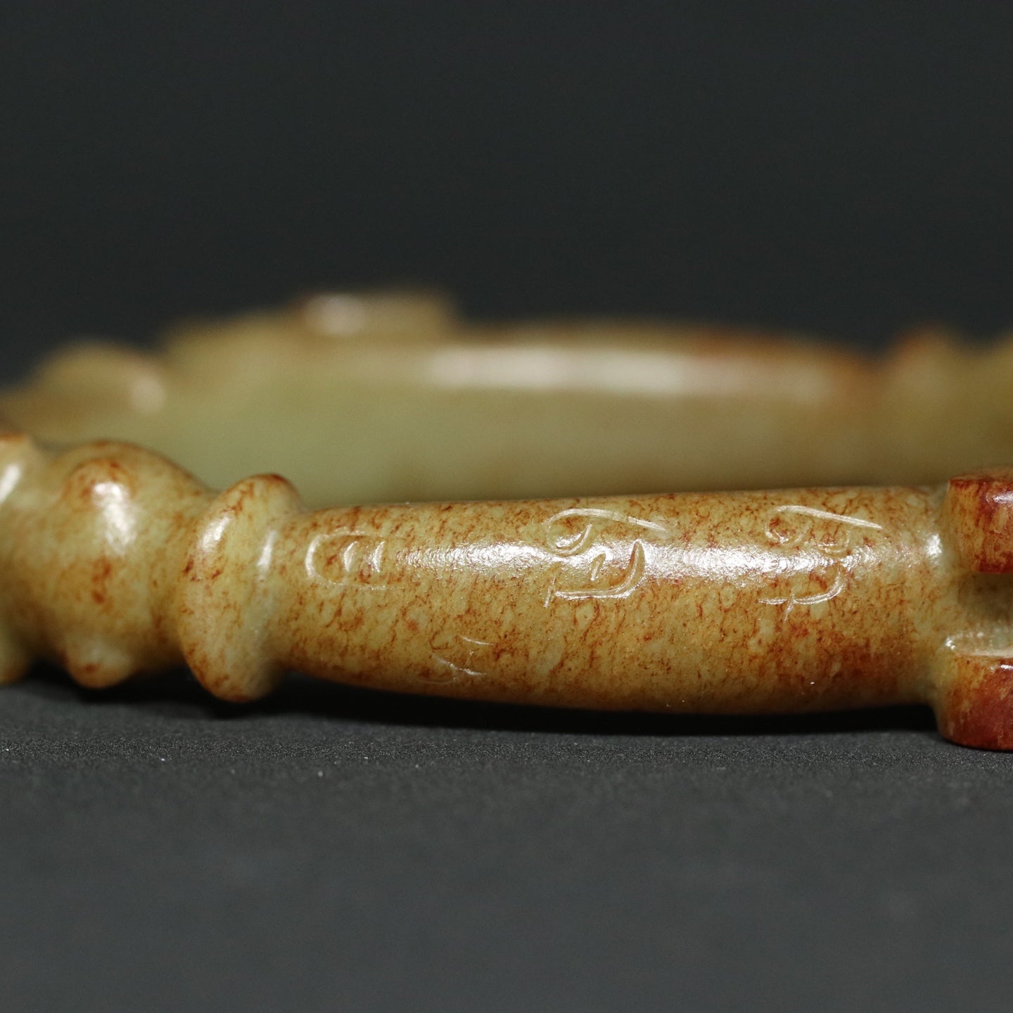 A2017 Inside Diameter 78 MM Vintage Chinese Hetian Jade Carved Dragon Head Arm Bracelet