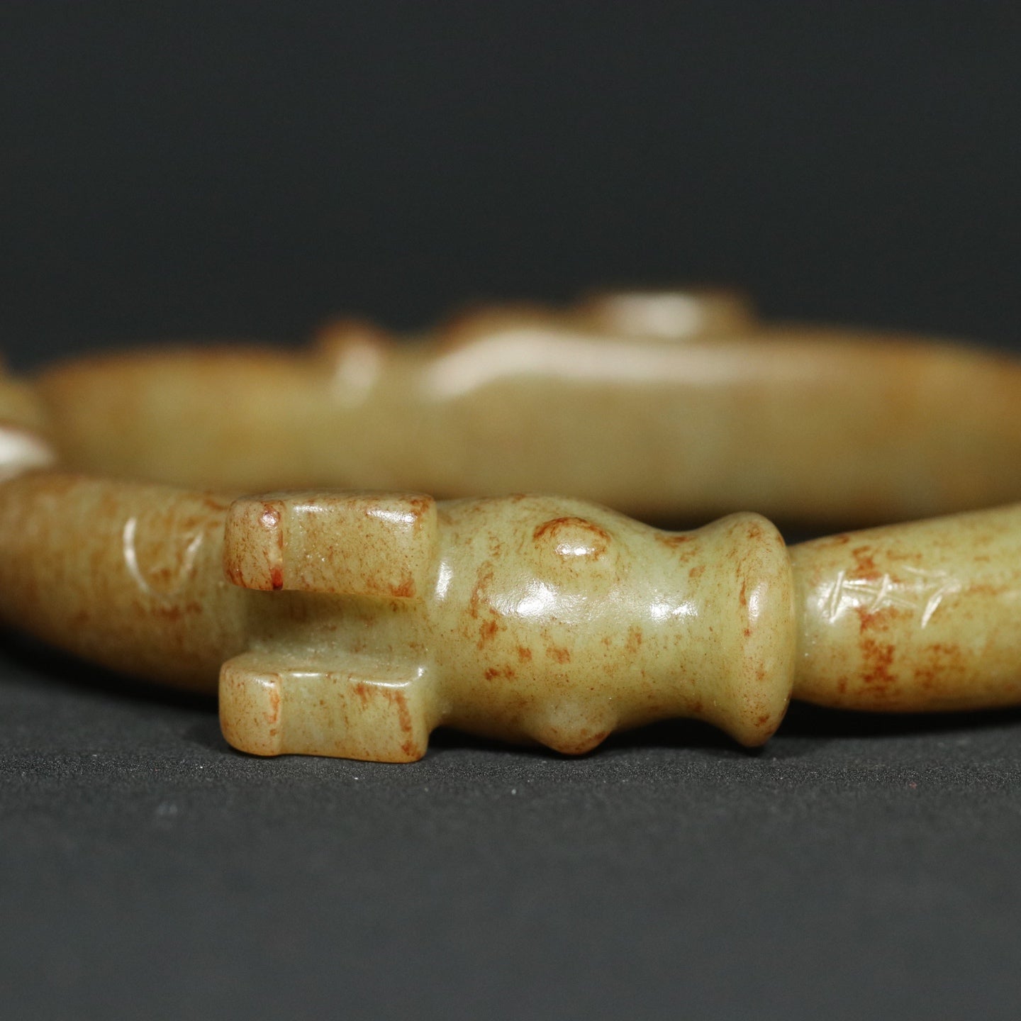 A2017 Inside Diameter 78 MM Vintage Chinese Hetian Jade Carved Dragon Head Arm Bracelet