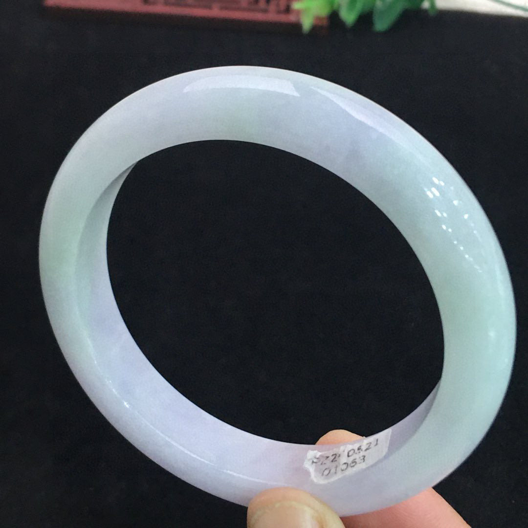 A2027 Inside Diameter 59 MM Exquisite Natural Jadeite Bracelet