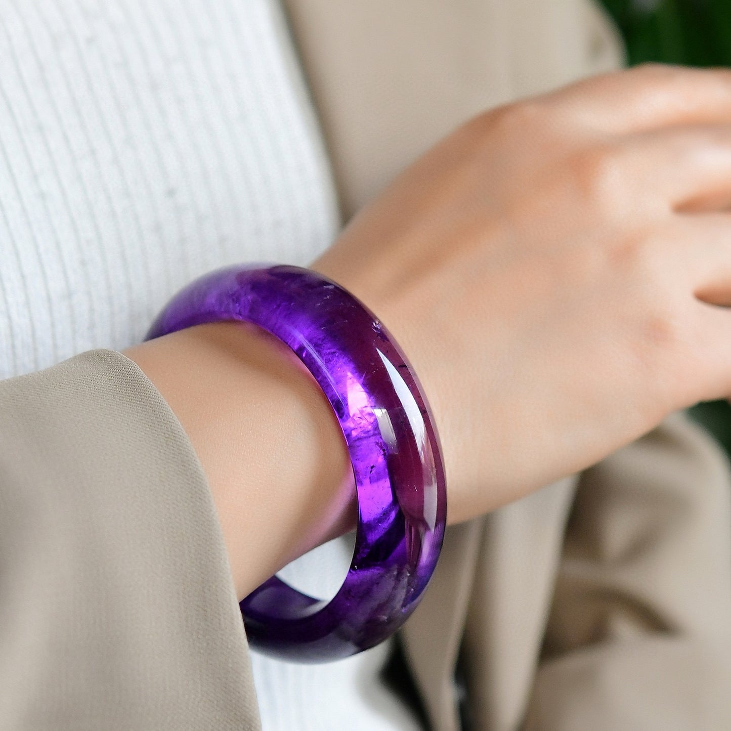 A2041 Inside Diameter 57.8 MM Exquisite Amethyst Bracelet