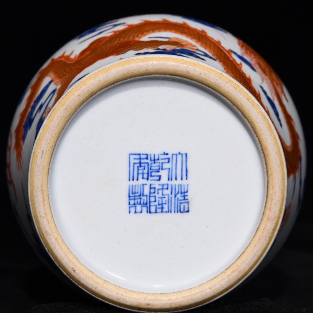 A2084 Chinese Gilt Edge Iron Red Glaze + Blue And White Porcelain Clouds Dragon Design Porcelain Vase