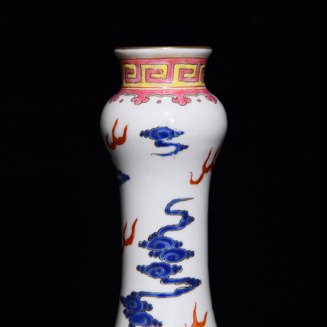 A2084 Chinese Gilt Edge Iron Red Glaze + Blue And White Porcelain Clouds Dragon Design Porcelain Vase