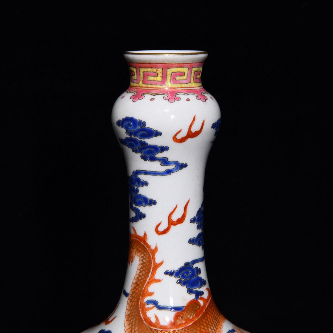 A2084 Chinese Gilt Edge Iron Red Glaze + Blue And White Porcelain Clouds Dragon Design Porcelain Vase
