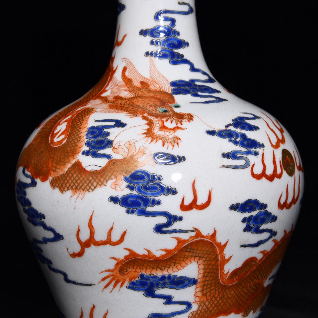 A2084 Chinese Gilt Edge Iron Red Glaze + Blue And White Porcelain Clouds Dragon Design Porcelain Vase