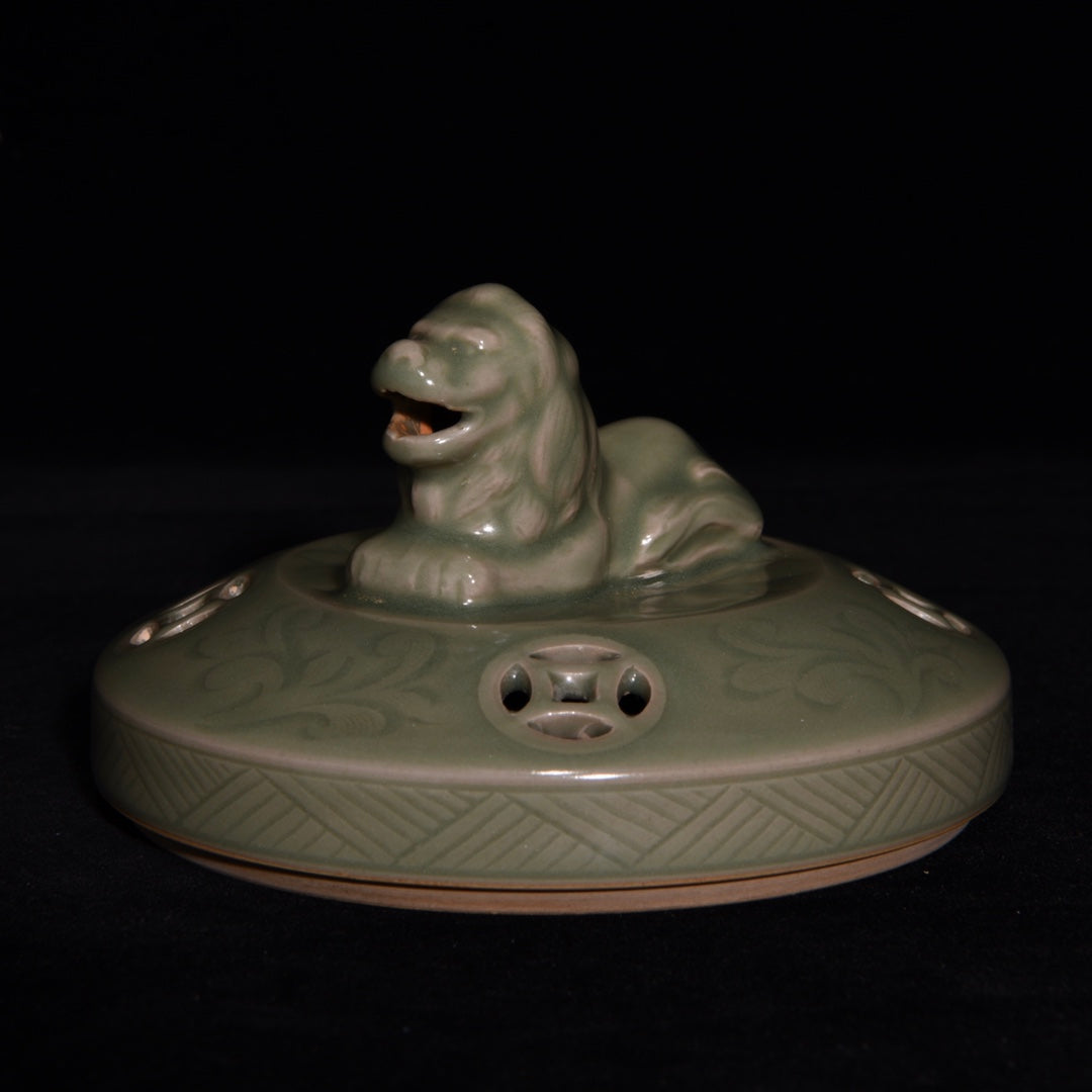 A2136 Chinese Yue Kiln Fortune Beast Incense Burner