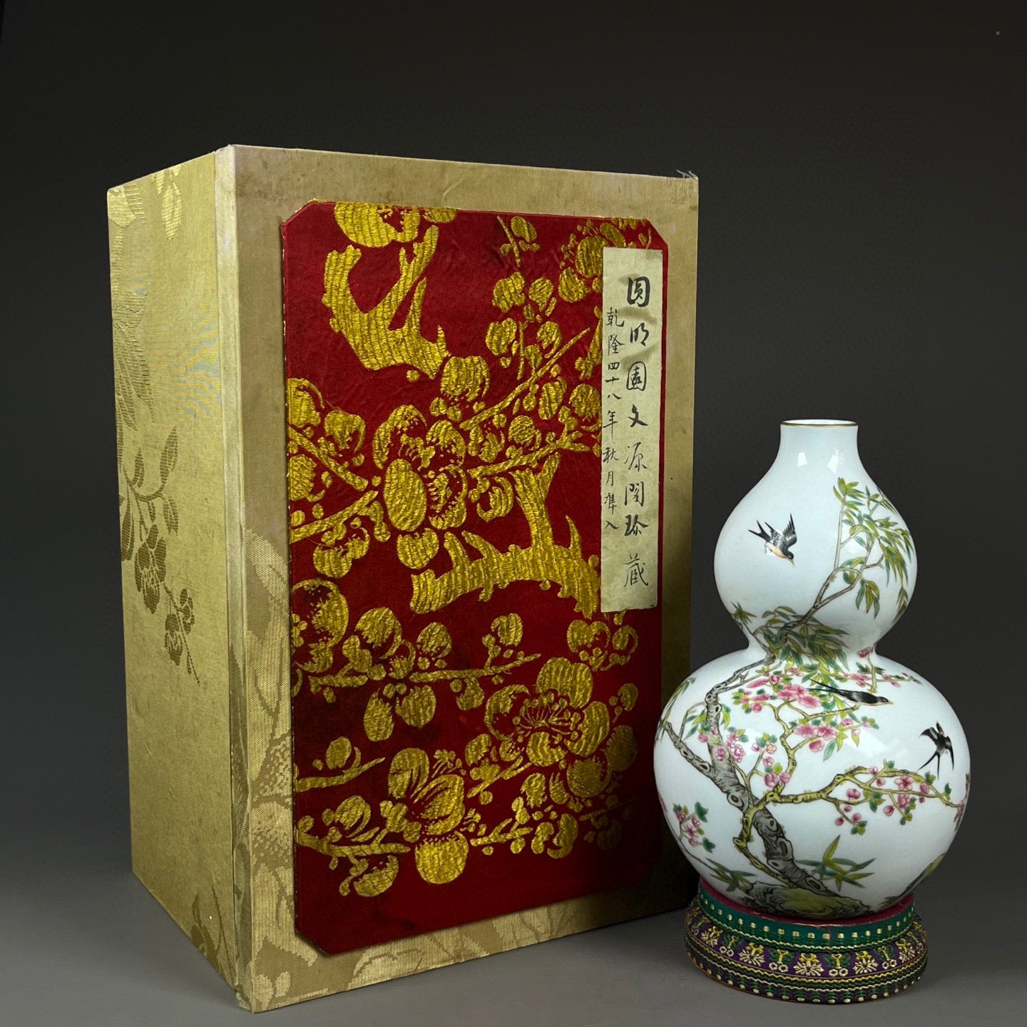 A2202 Chinese Famille Rose Enamel Plum Flower & Magpie Design Gourd Shape Porcelain Vase