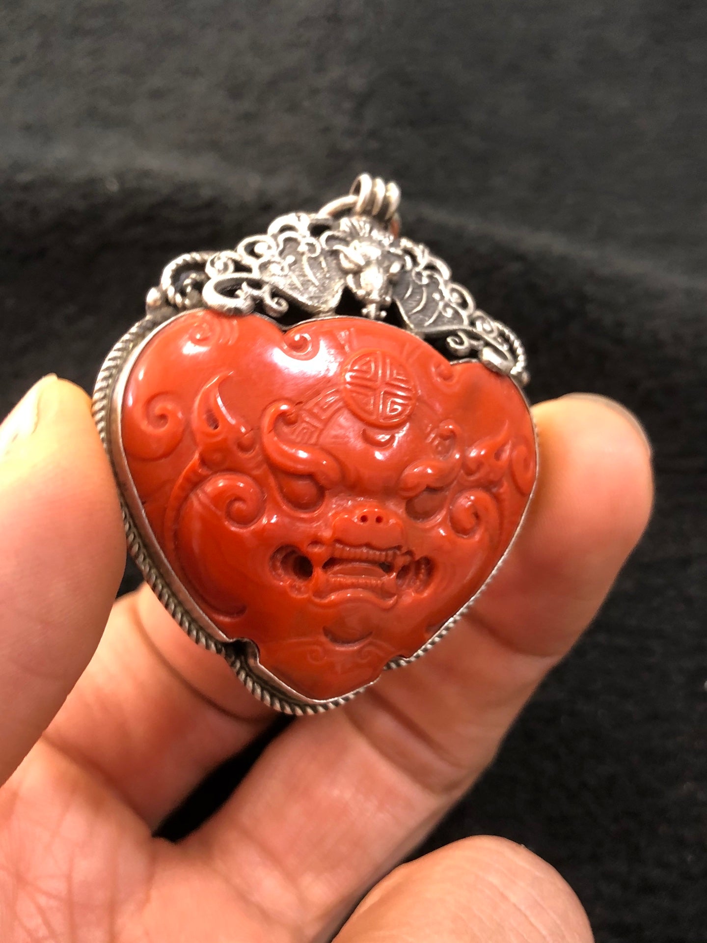 A2217 Chinese Pure Silver Inlay Nanhong Agate Carved Beast Face Pendant